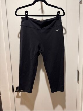 Nike Black Cropped Women’s Performance Leggings
